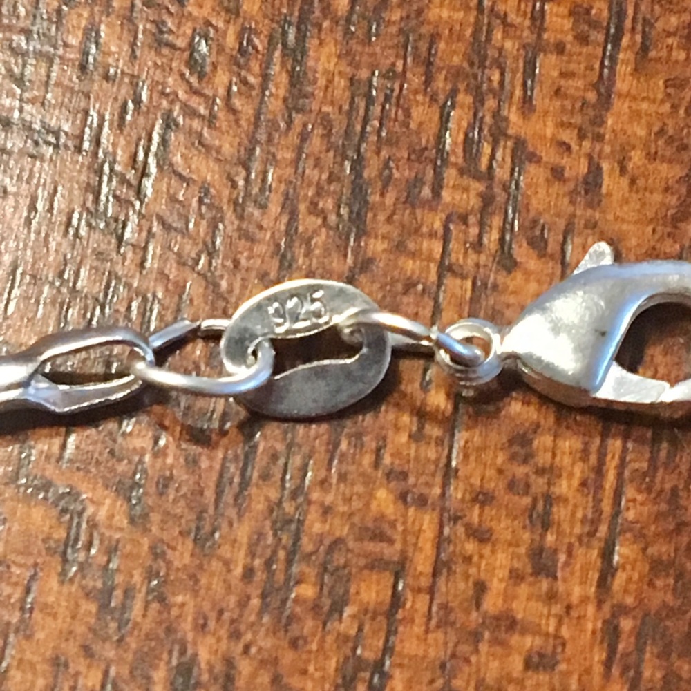 Beautiful NWOT sterling Claddagh pendant! - Picture 3 of 6